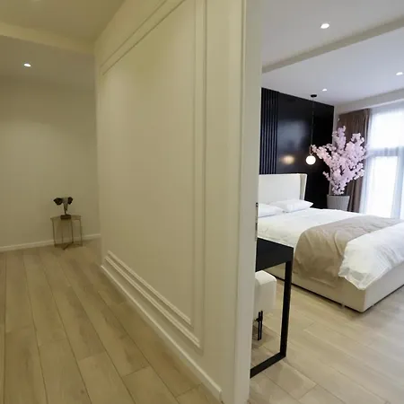 La Grand - New Bazaar *