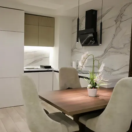 La Grand - New Bazaar