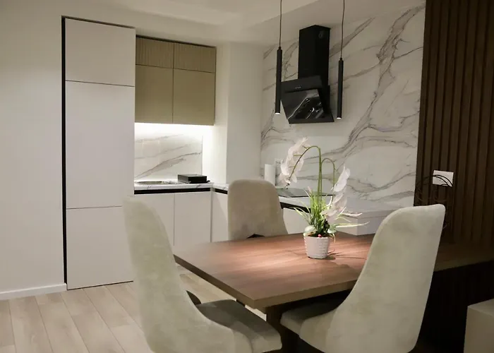 La Grand - New Bazaar