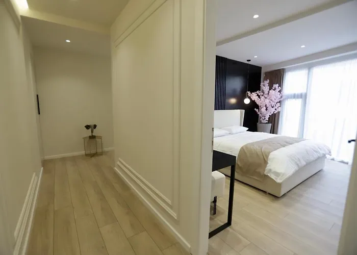 La Grand - New Bazaar *