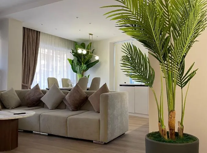 La Grand - New Bazaar