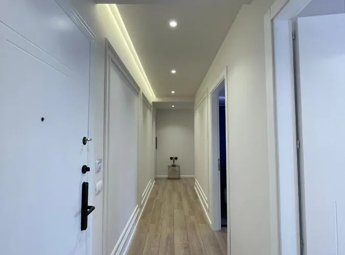 La Grand - New Bazaar *